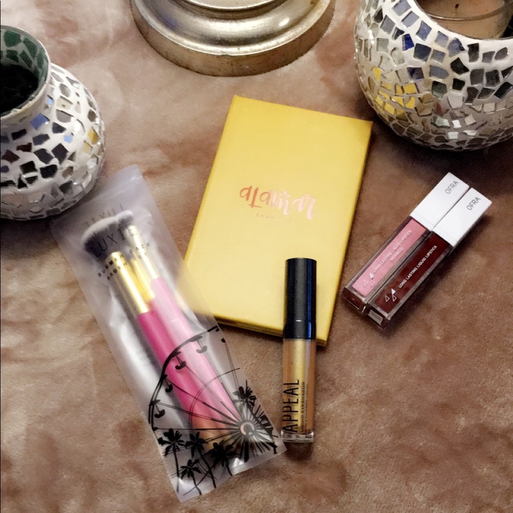 MAKEUP BUNDLE (LAST PRICE DROP)